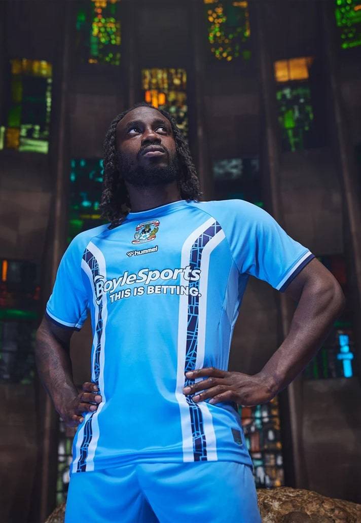 世界上最好的足球队服（本赛季哪支球队的三套球衣设计水平最高？这十大球队走在时尚前沿）