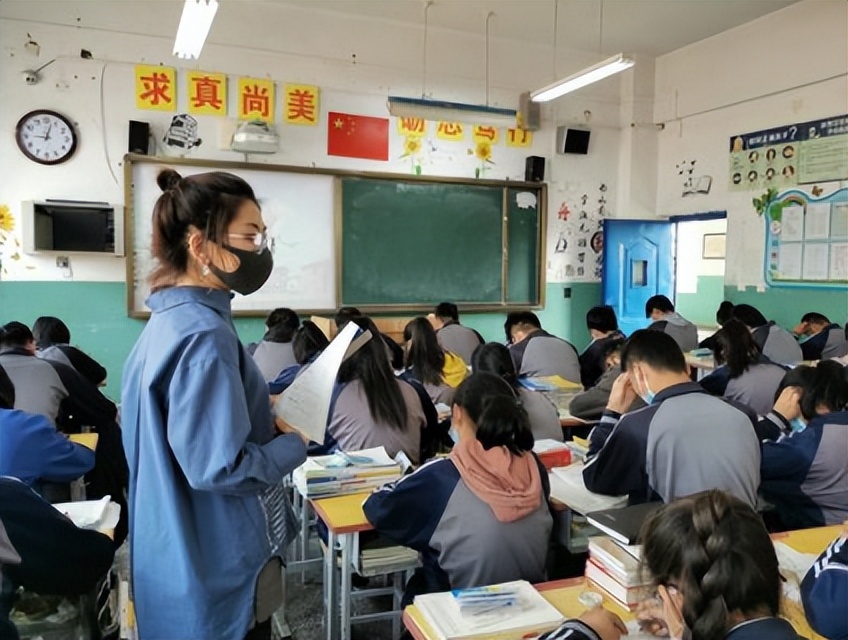 ​清华大学清一色的“苹果电脑”，引起众人嘲讽，网友评论值得深思