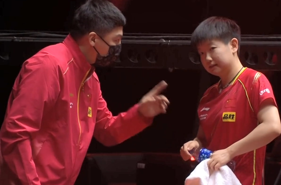 孙颖莎vs刘诗雯（4比2！刘诗雯逆转击败孙颖莎，与王曼昱争冠，1-5单局落后逆转）