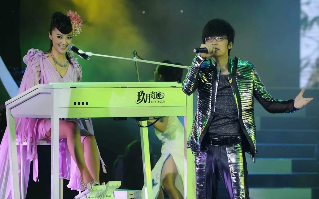 "玖月奇迹"14年感情,离婚4年,夫妻两人一个天上一个地下