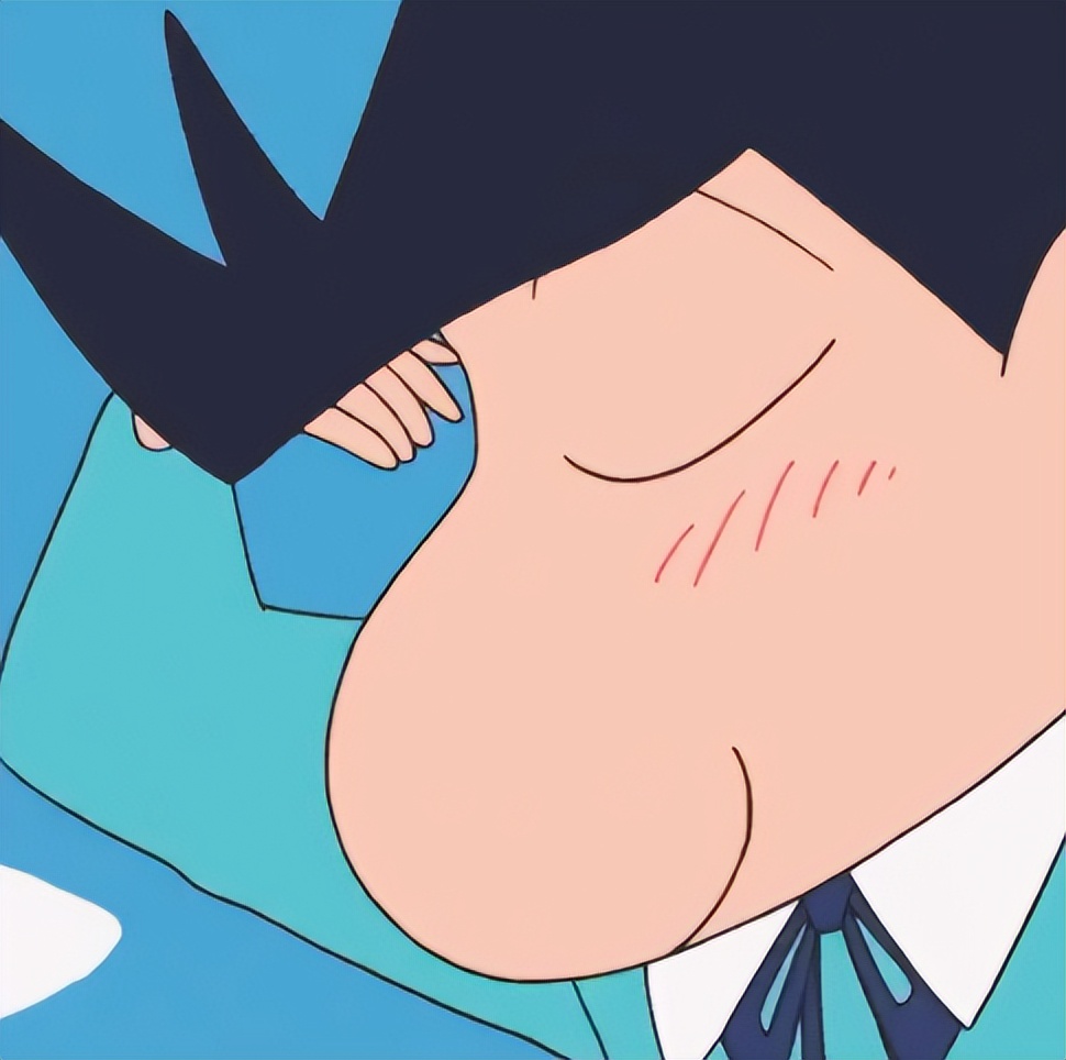 有网友表示,这个招动作像极了《蜡笔小新》中爱耍帅撩头发的风间彻.