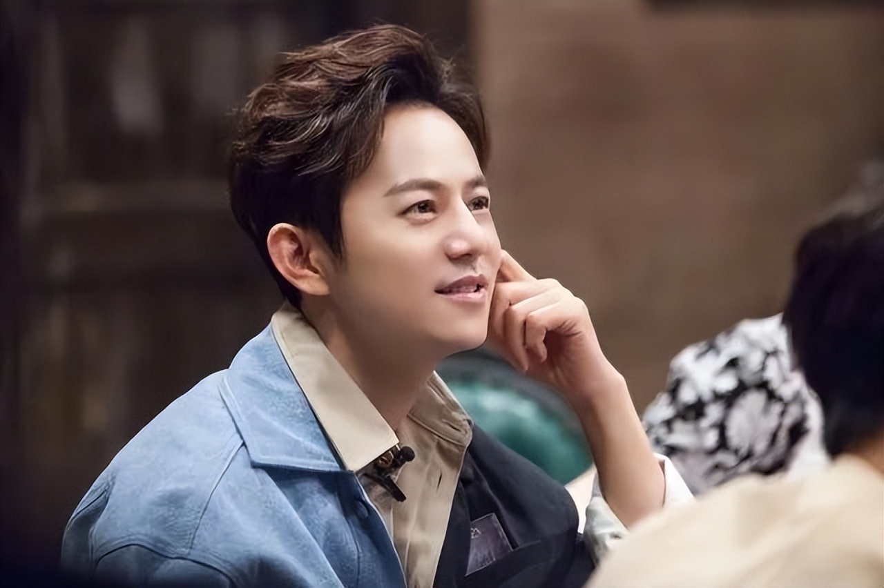 一向好脾气的何炅录制现场疯狂发飙，一声对不起价值北京一套别墅