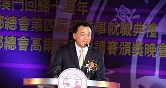 身价超过百亿元，比何鸿燊还牛的赌王，被菲总统下令逮捕却找不到