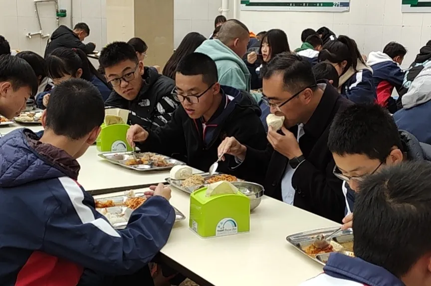 271教育丨有一种爱,叫“陪你吃饭”