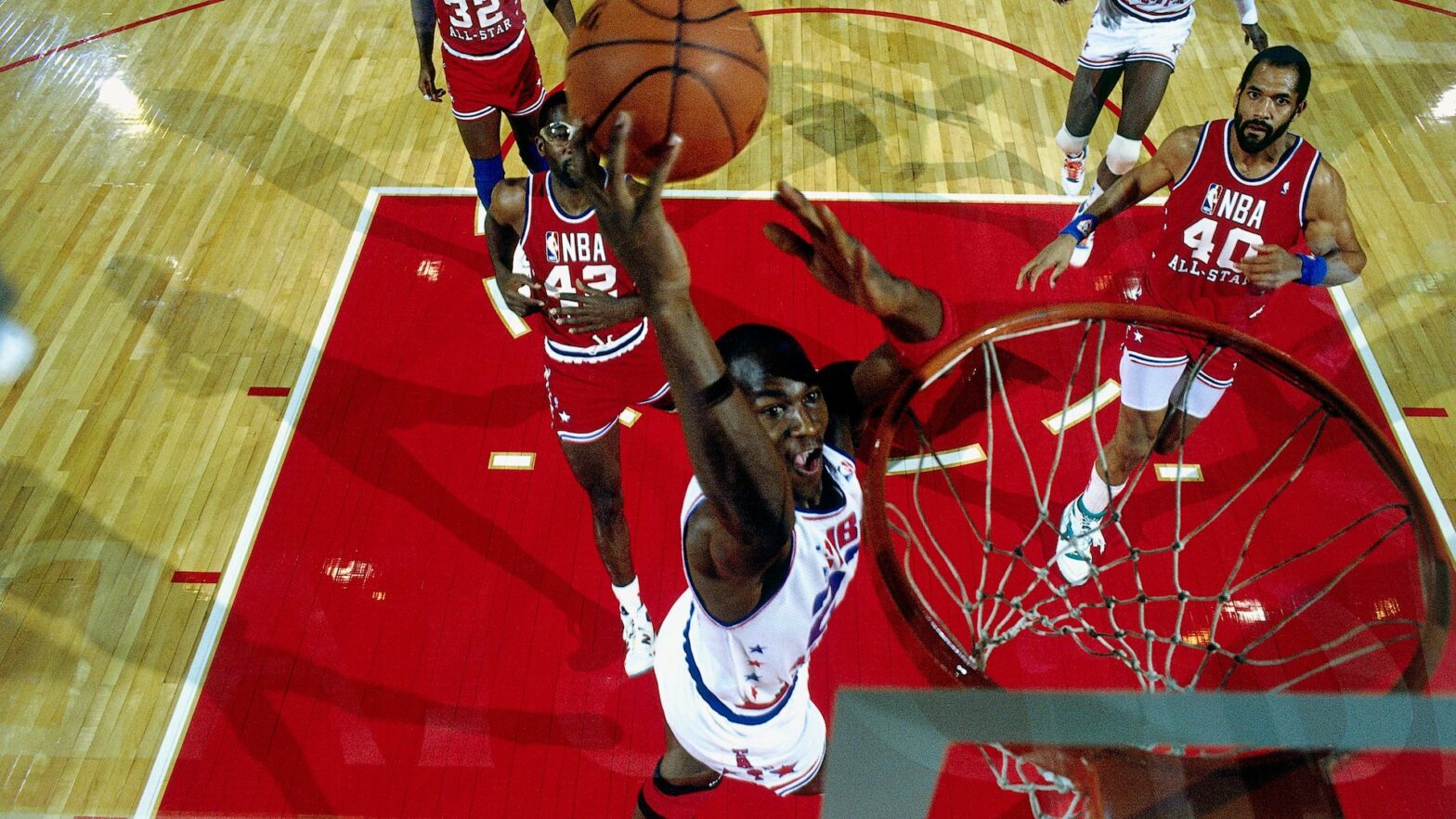 2011全明星赛科比（科比全明星最高分37分，乔丹40分，库里16记三分50分，那詹姆斯呢）