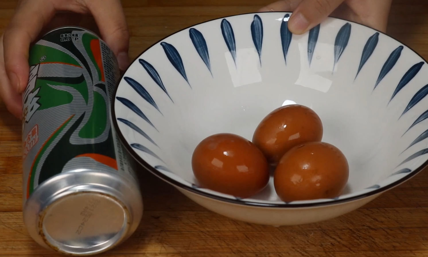 啤酒倒入鸡蛋里,厉害了,这做法不多见,吃一次就念念不忘