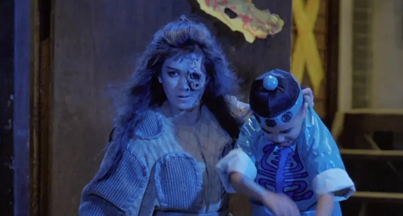 黄鹰弃文从影，找曹查理拍了部另类之作，成了一代人的童年噩梦