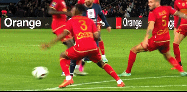 梅西世界杯停球视频（绝了！梅西0.5秒变魔术：左脚停，右脚射！19年神迹诞生）