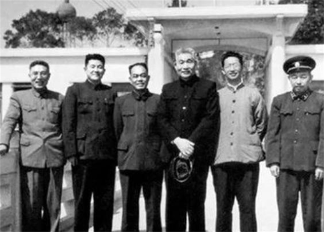 傅作义与陈明仁，为何在军中待遇差距很大？