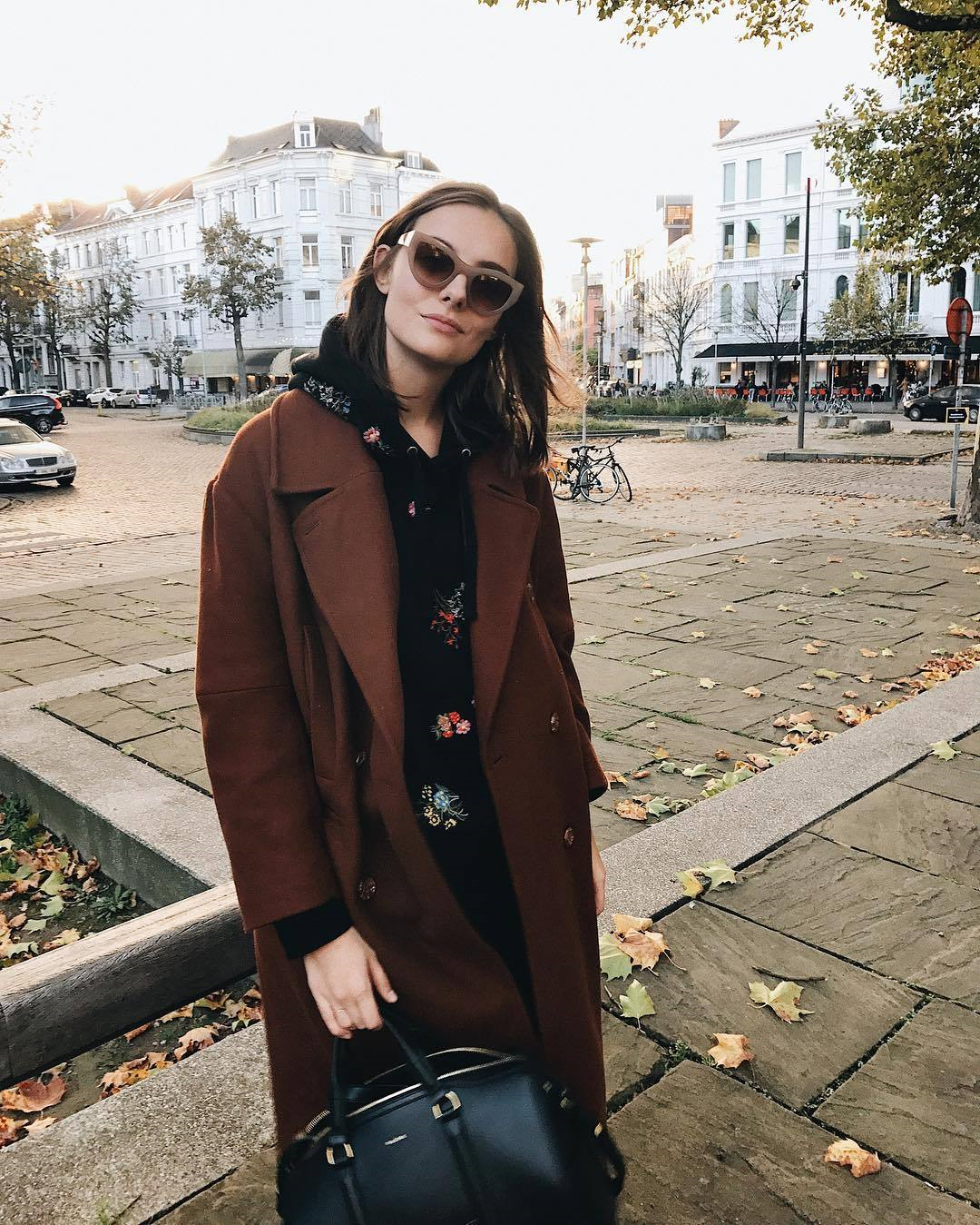 卫衣如何避免路人感？11组搭配示范告诉你：款式简约，搭配要大方