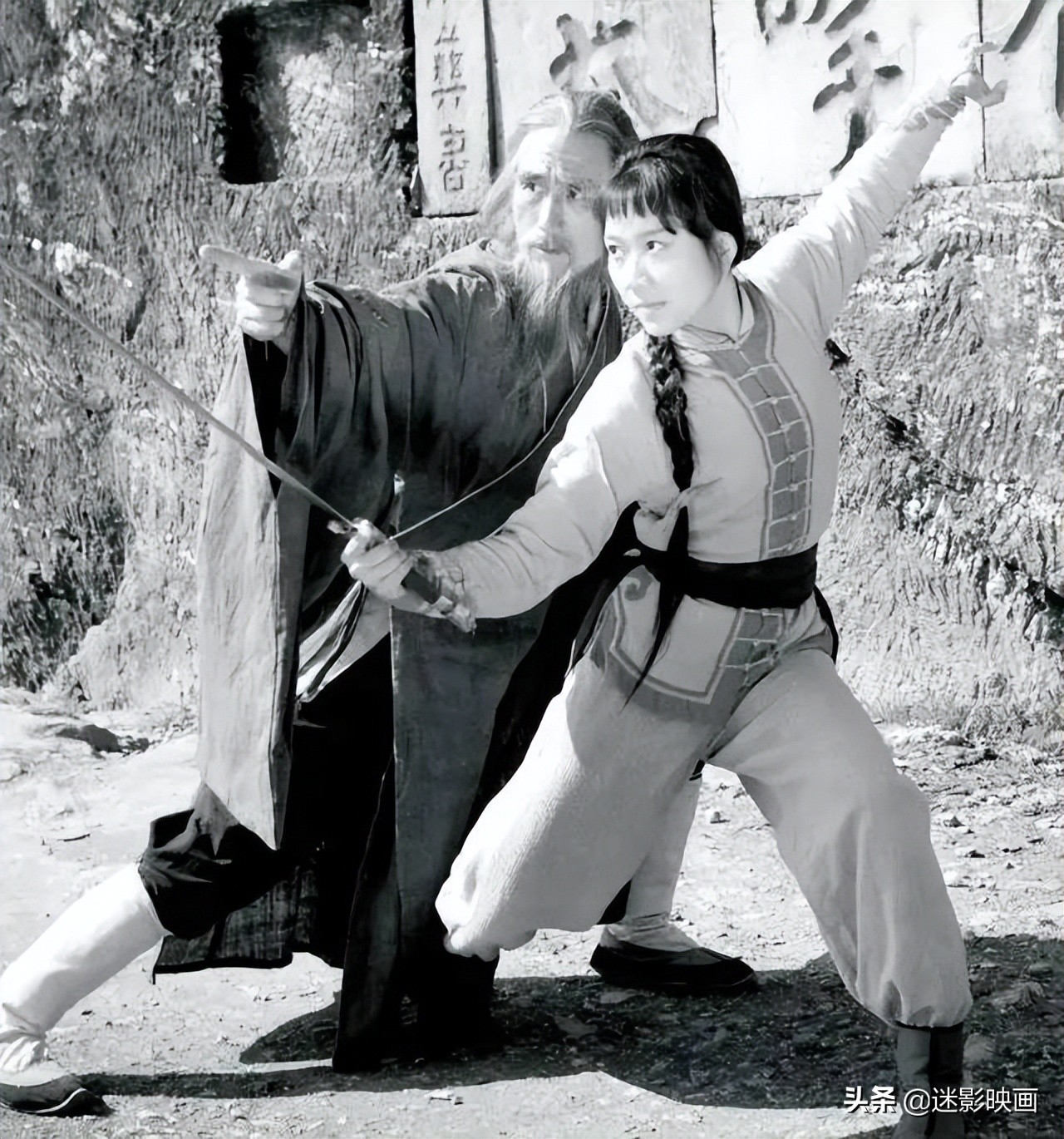 电影讲述了讲述了清朝末年, 以武当拳派后人陈雪娇, 司马剑为首的民间