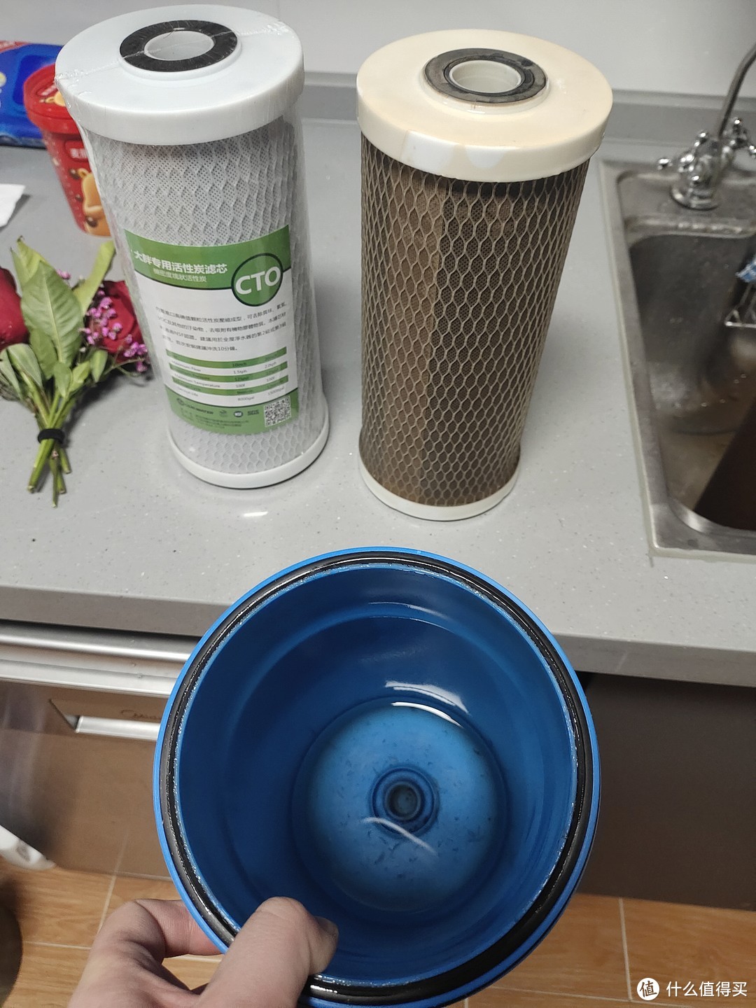 使用1年的净水器滤芯有多脏！百元解决全屋净水，一学就会