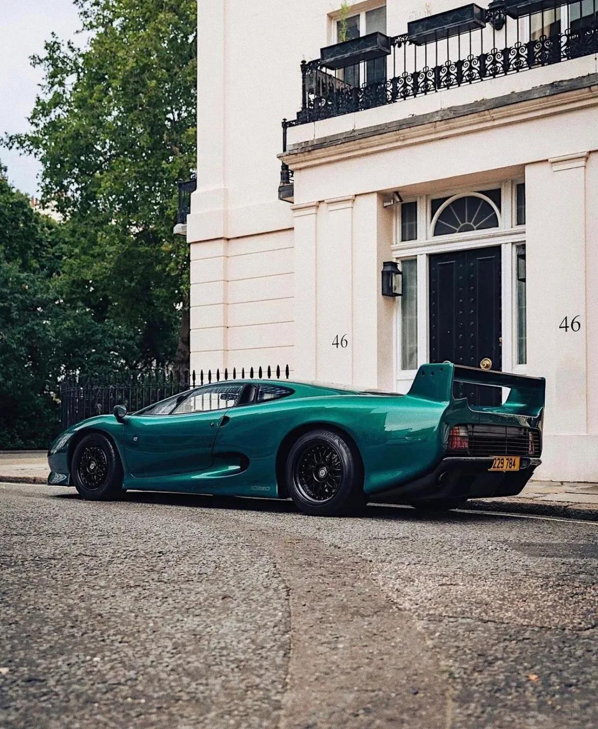 比法拉利恩佐还稀有的英伦超跑，捷豹家族曾经的速度王者XJ220