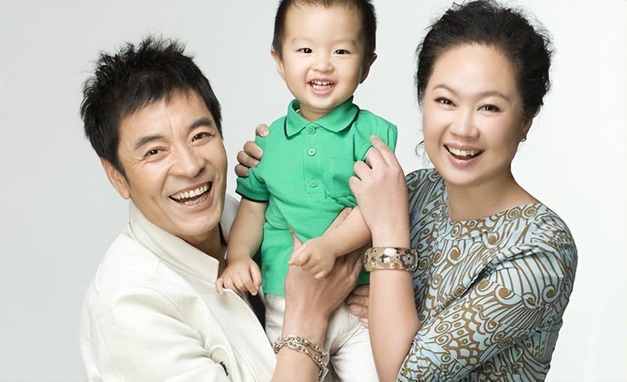 刘威:与杨若兮同居7年不结婚,转身娶小13岁化妆师,今婚姻状况如何