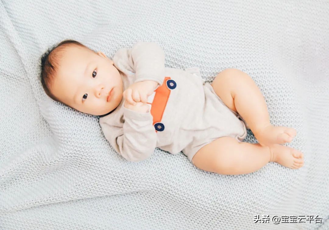 婴儿打嗝是怎么回事（婴儿打嗝是怎么回事？婴儿打嗝怎么办怎么止嗝，一篇弄懂）