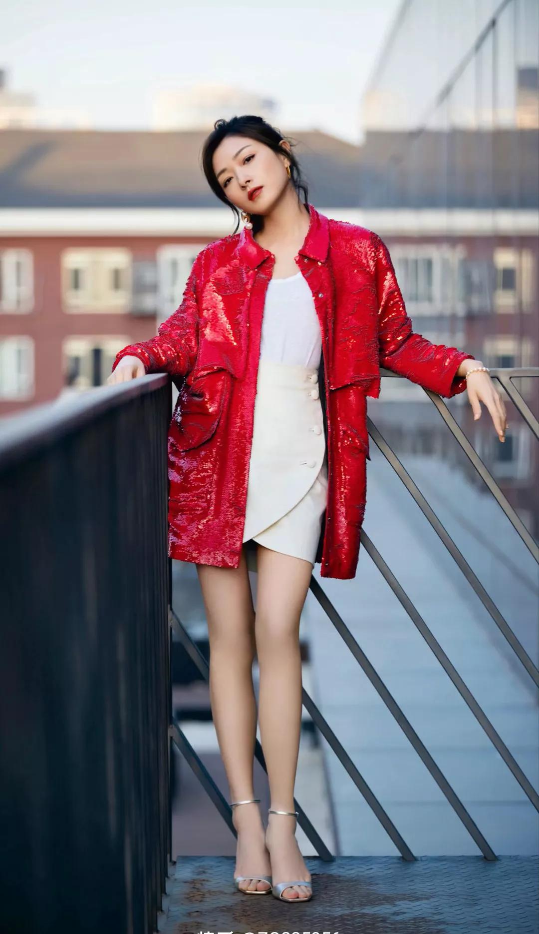 明星俏佳人：万茜最新各种穿搭，漂亮时尚，魅力无限