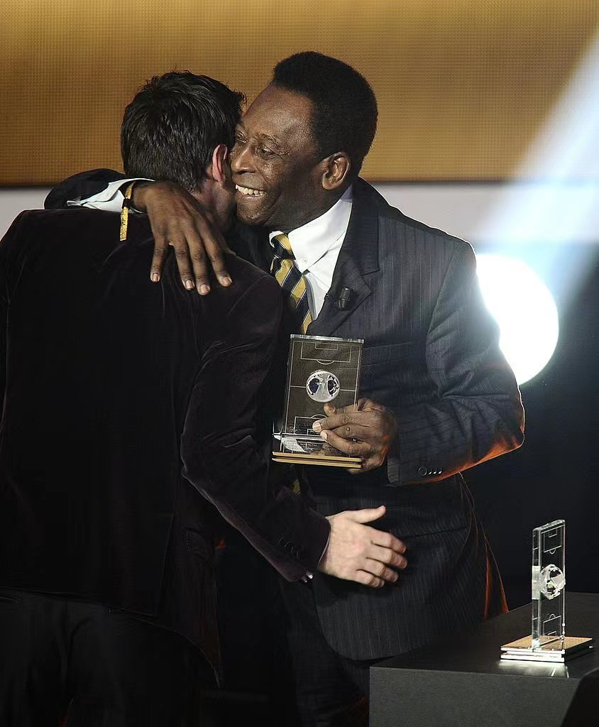 世界足球世界杯冠军叫什么名字（为什么梅西拿了世界杯冠军，贝利仍然是足坛历史第一人？）-华海博客