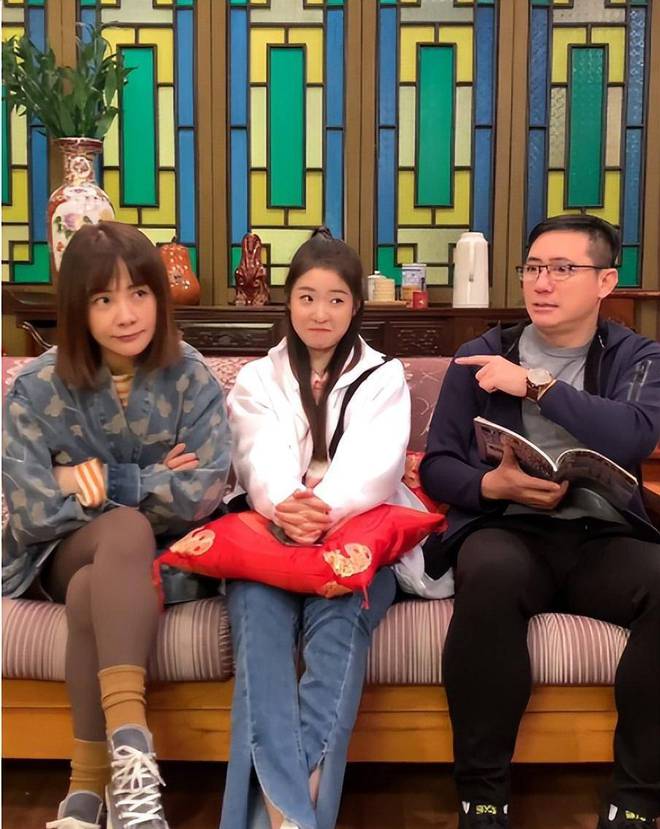 康枝子何文茵与康家亲人久别重逢,已被冯子晴取代的她难以再回归