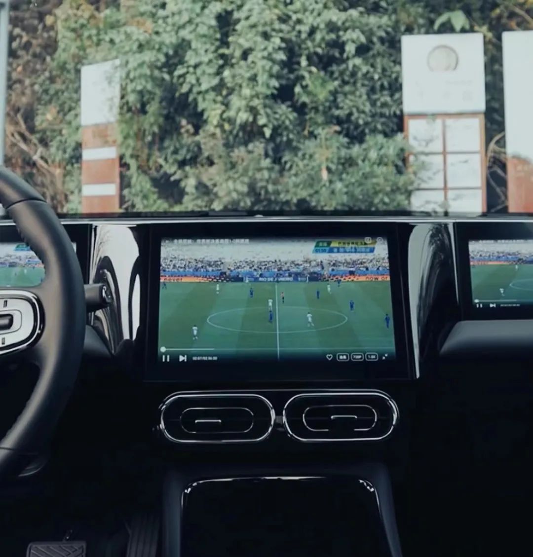 新视觉高清频道足球直（看世界杯的最高段位，是在车里）