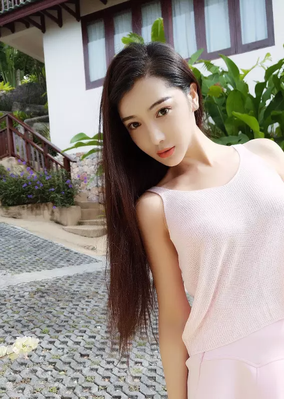 "气质女星"任娇裸体坠楼而亡,年仅28岁的她,到底经历了什么