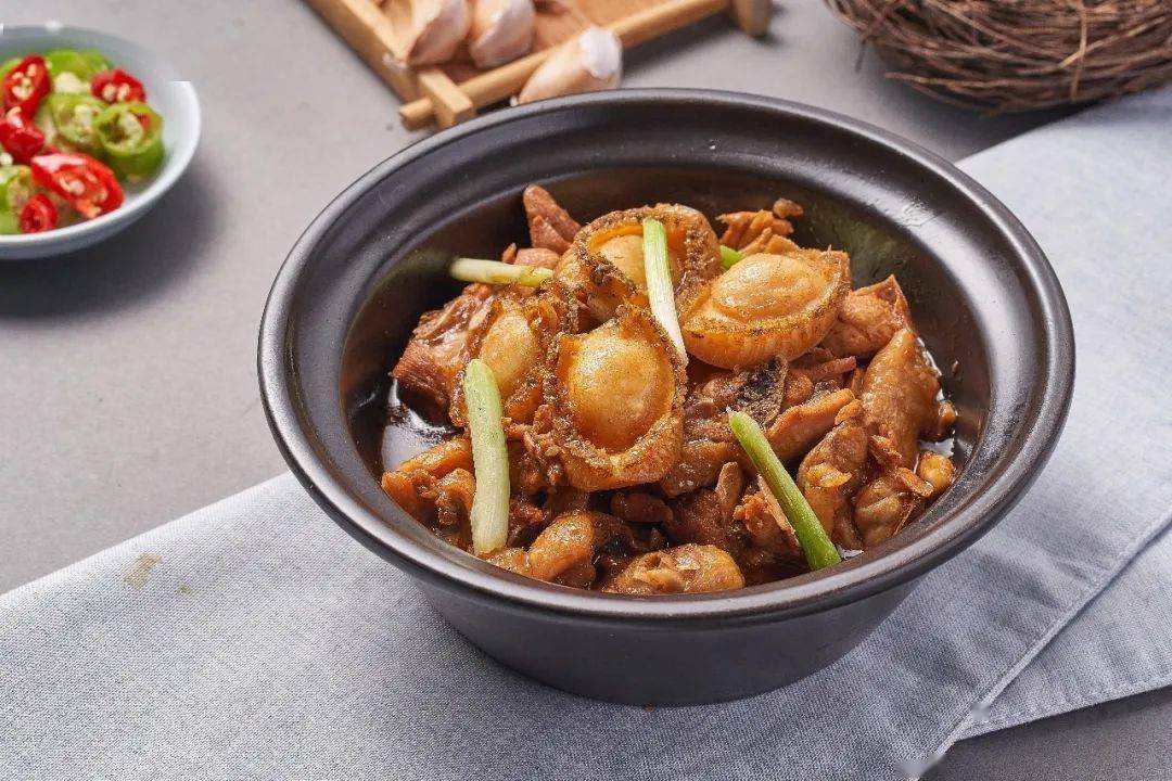 【秘制鲍鱼烧鸡】做法步骤图 营养解馋超下饭 真的是太-起舞食谱网