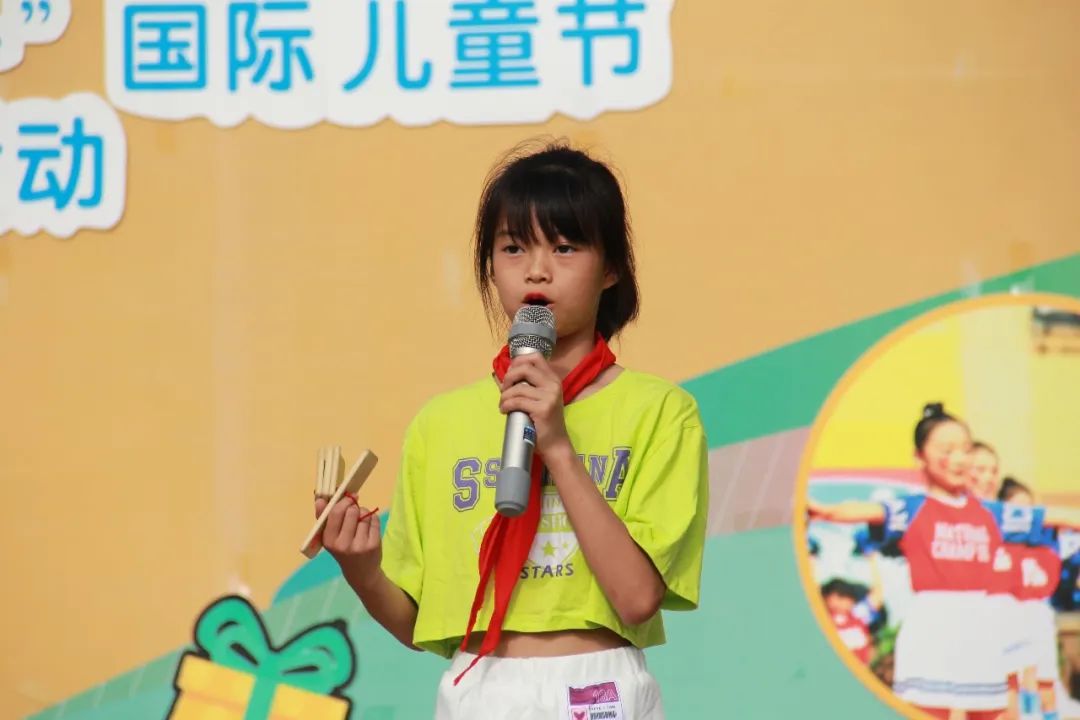 双流区九江小学举行“争做绿色低碳AI小达人”环保主题升旗仪式