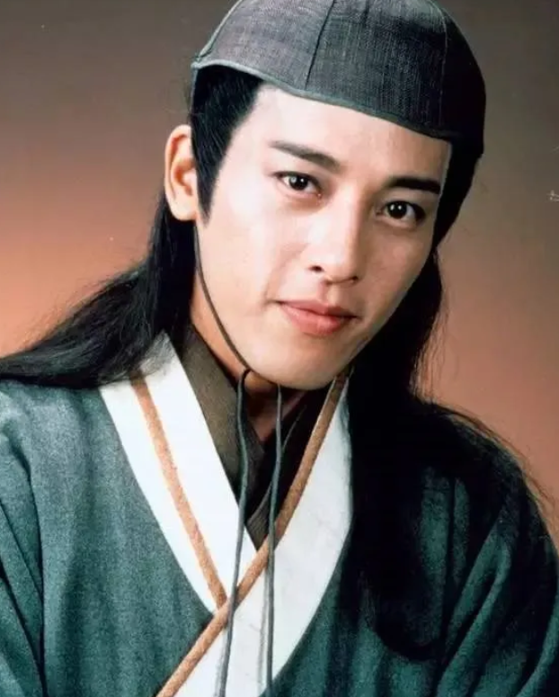 红得快，沉得也快，这7位“风光不再”的港星，如今有人露了原形