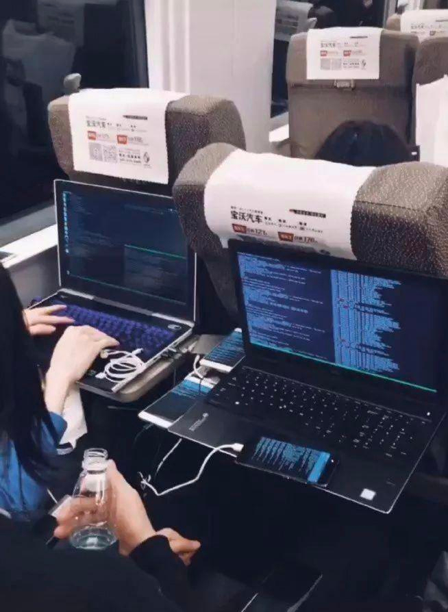 女同事发来消息，我一直没看明白，她说：你试试反过来念