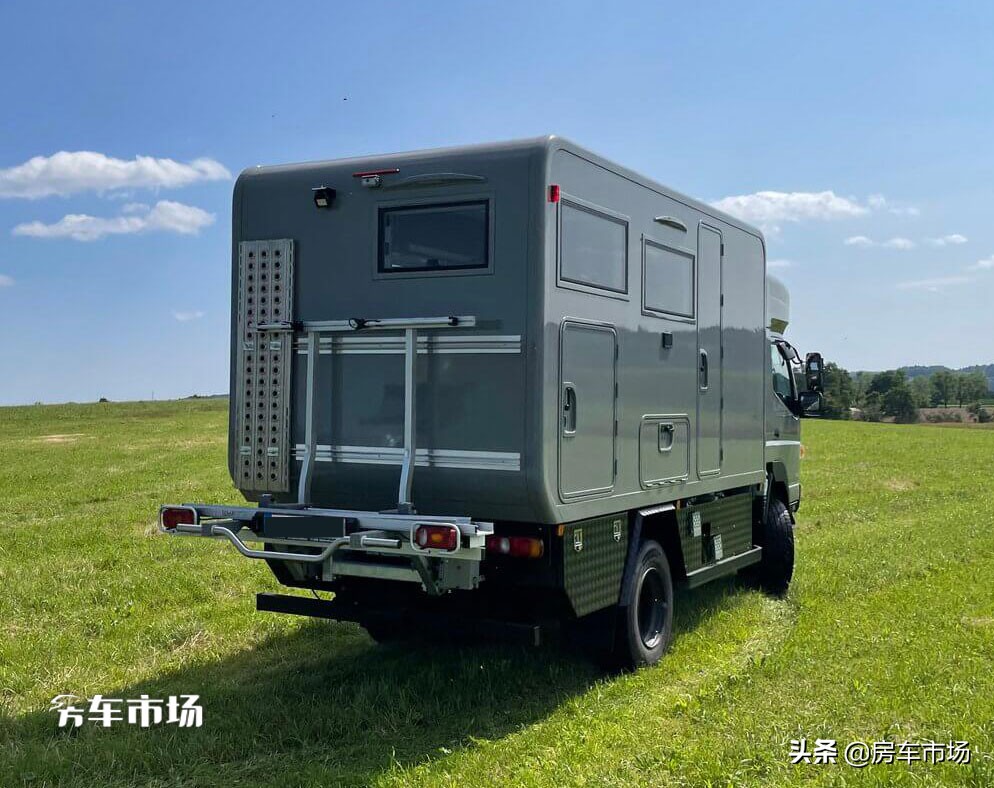 三菱扶桑Fuso轻卡房车，四驱3.0L柴油机，和依维柯同排量选哪个？