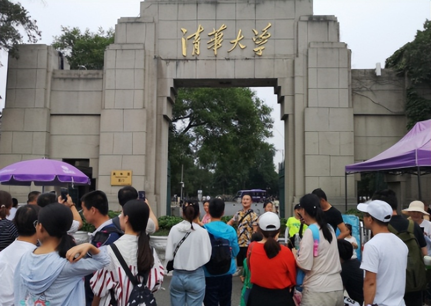 ​清华大学清一色的“苹果电脑”，引起众人嘲讽，网友评论值得深思