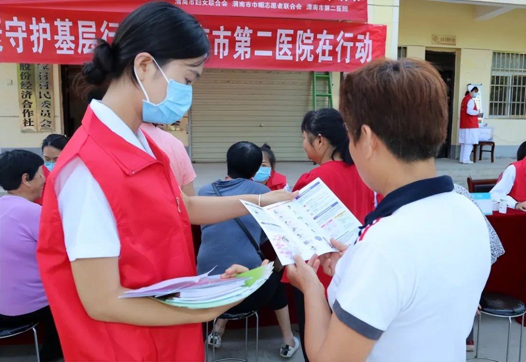 渭南市第二医院“家门口的医院”义诊活动走进官底镇东姜村