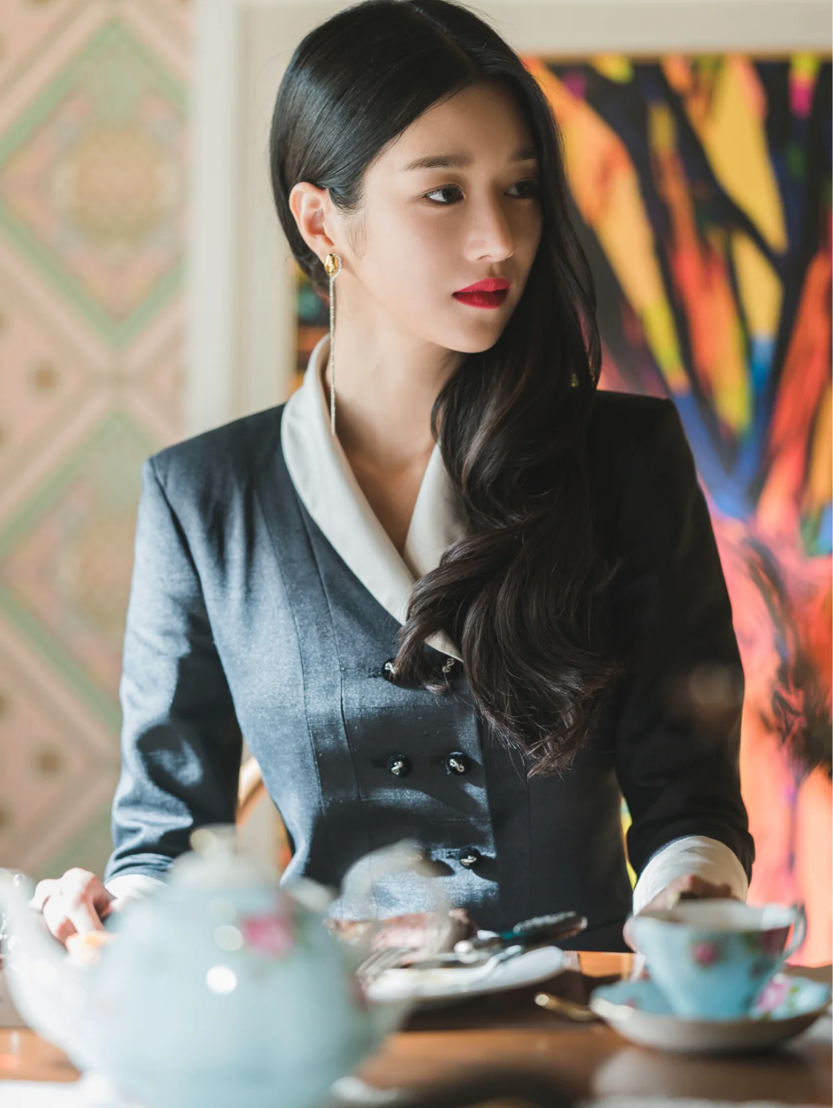 终于不流行傻白甜女主了，今年流行的是“疯批美人”，太有气场