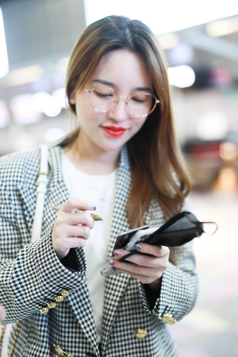 周杰伦刘畊宏、肖战胡一天陈钰琪、黄渤刘德华、刘亦菲胡歌、成毅