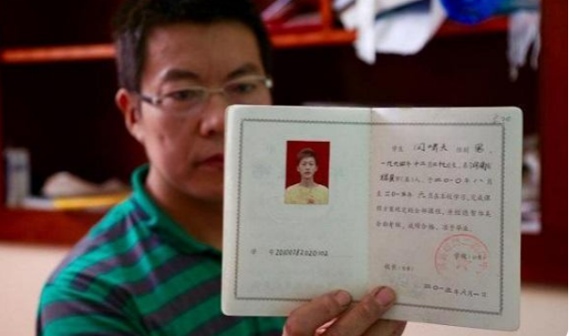 2014年，河南大学生抓16只鸟被判10年，其父喊冤：他只是个孩子