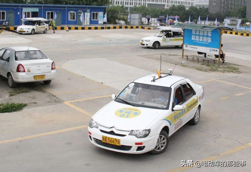 4月1号起，驾照实施“2+2”新规，缩短约考时间，拿证更快速简单