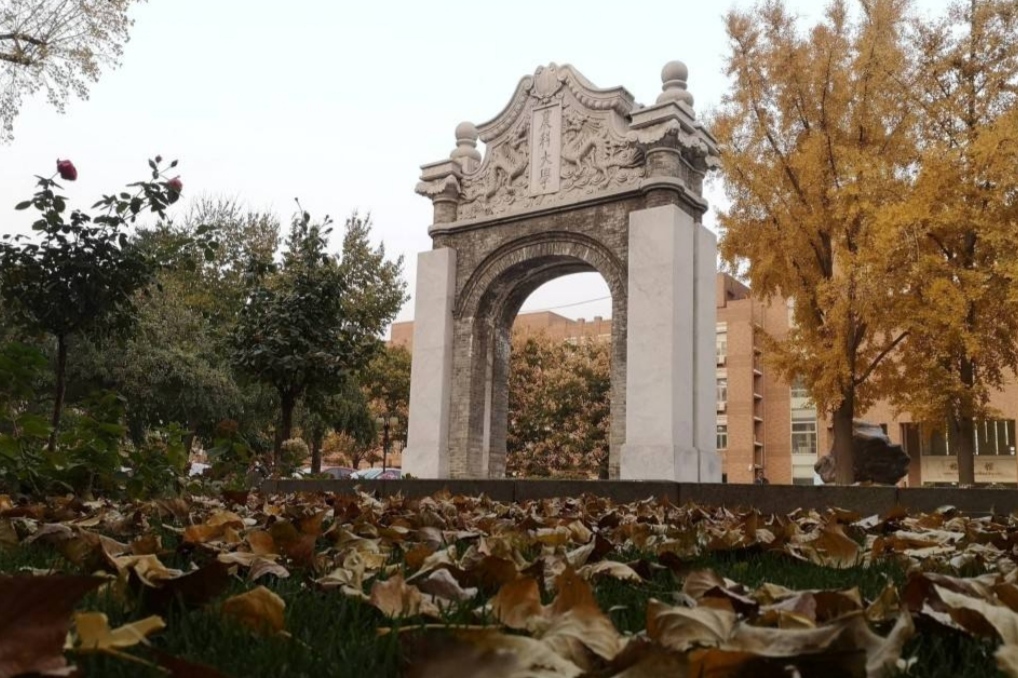 一所越来越“冷清”的985大学，学生不愿报考，遇山体滑坡式下降