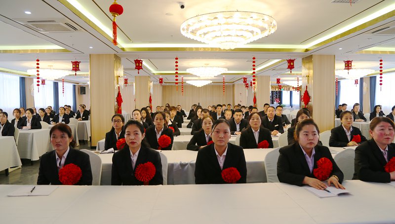 平凉巨星集团·陇药集团召开2022年经营部署暨三八红旗手表彰大会