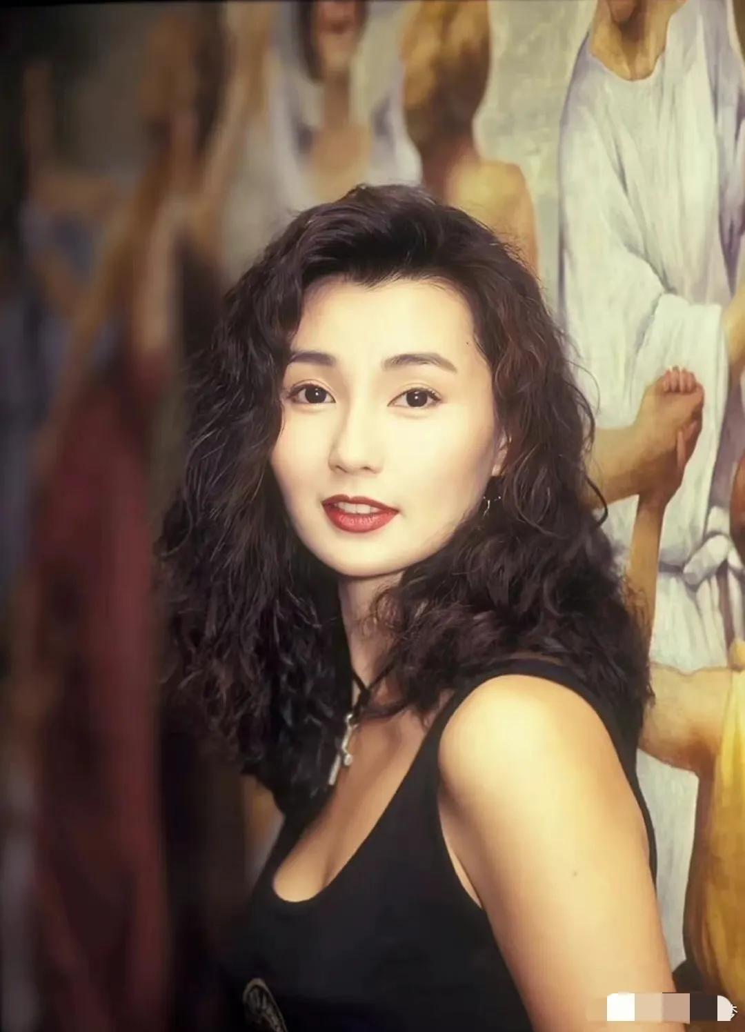 美人沟下巴(林青霞下巴美人沟,陈红圆中带方,都是顶级美女的标志)