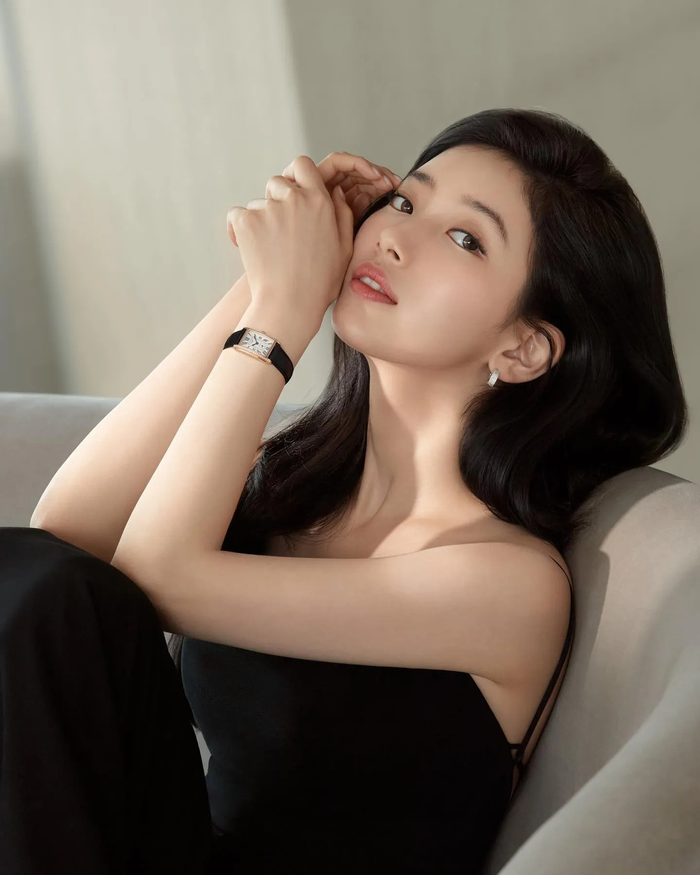 28岁韩国“国民初恋”秀智，气质优雅高贵，迷人的成熟魅力