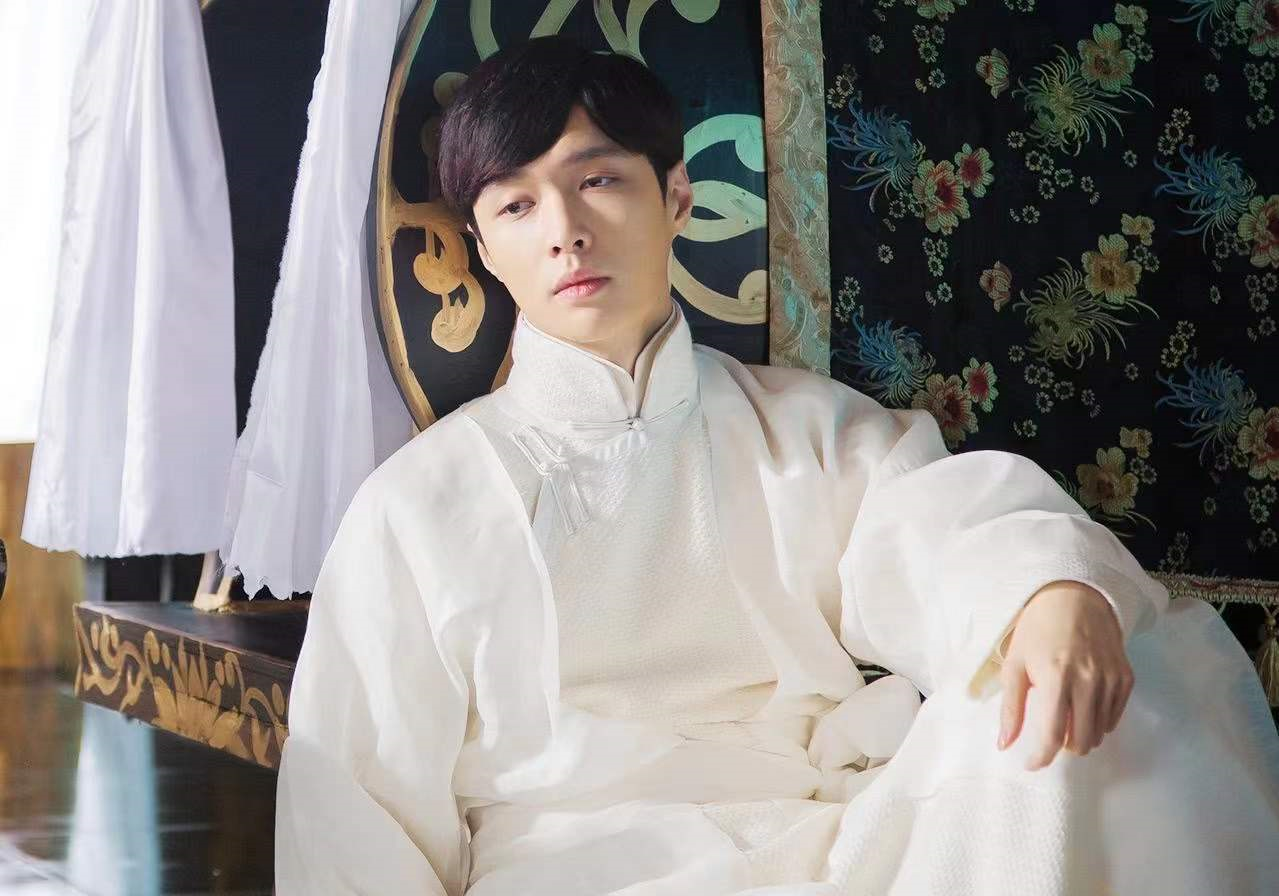 明星也“考编”？关晓彤张艺兴加入国家话剧院，刘昊然也进文工团