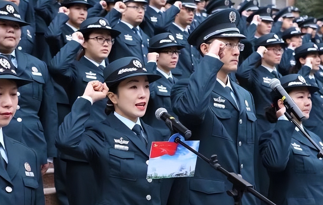 军队文职和公务员该怎么选？哪个福利待遇更好一些？