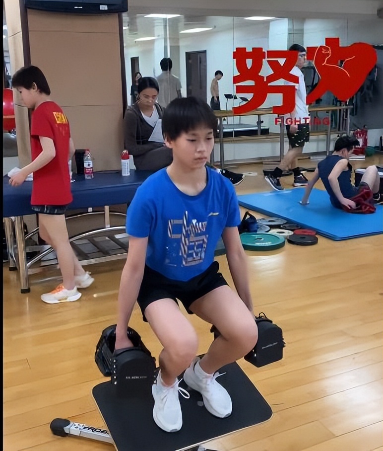 真拼！全红婵最新苦练曝光：肉眼可见长高，锅盖头发型又抢镜了