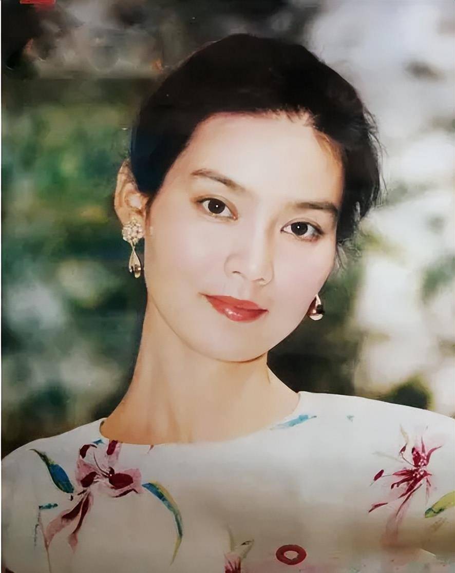 刘晓庆林凤娇林青霞,同是70岁老人,却一个似小姑娘两个似老奶奶