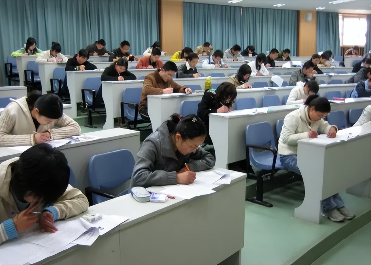 “后悔同意孩子考研”，一位陪读母亲的话，揭开不少考研人的短