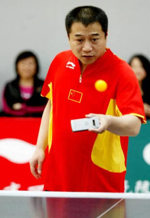 打乒乓球的运动员有哪些(中国男乒30年十大名将：马龙是唯一，张继科创记录，许昕最可惜)