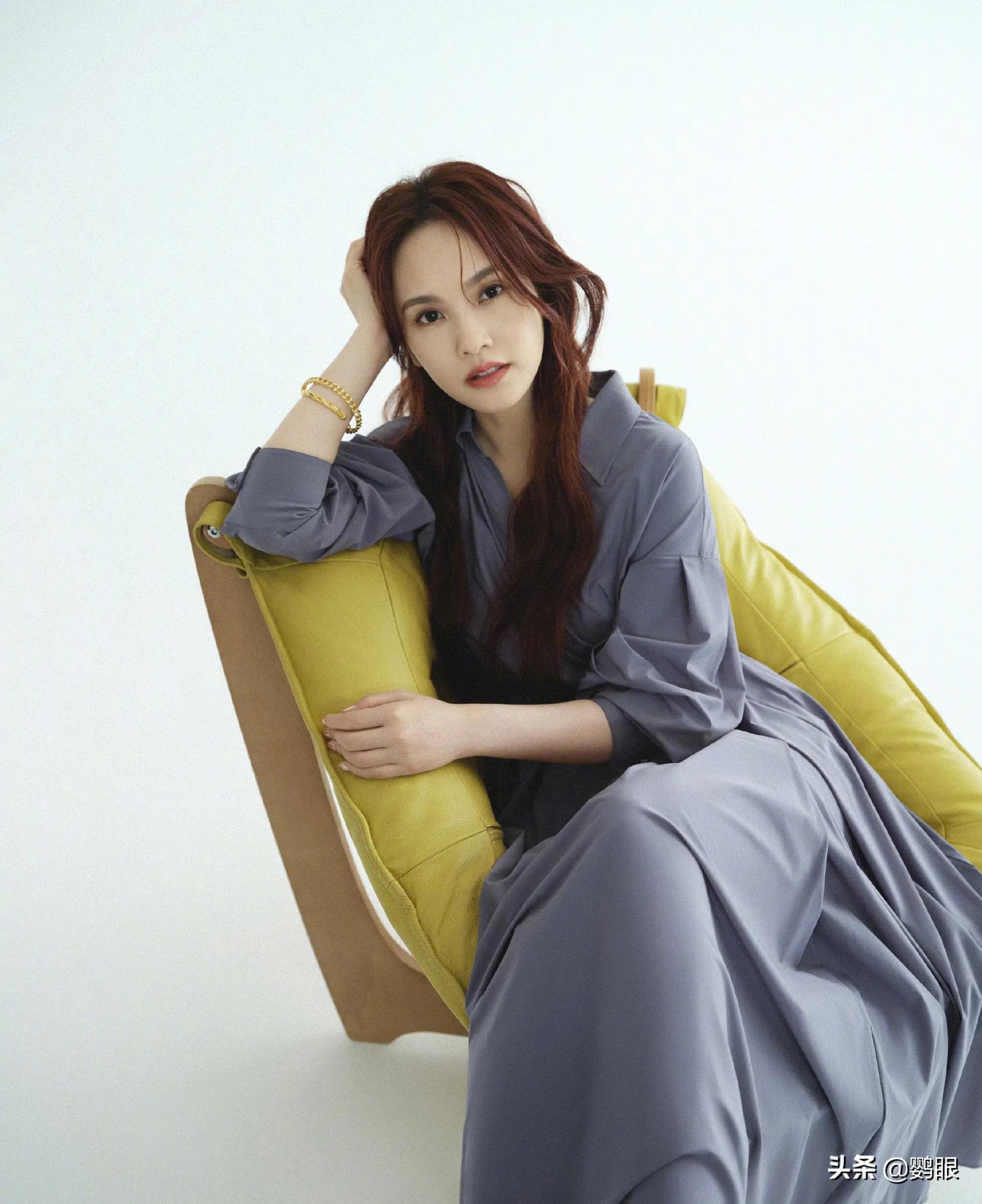 杨丞琳最新瑞丽写真，天空十分美，人更美