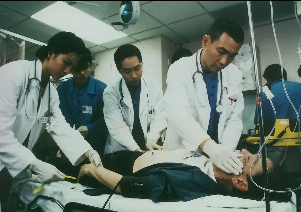 酗酒厌世女被当成垃圾甩下车？天之娇女自暴自弃，观众直呼太可怜