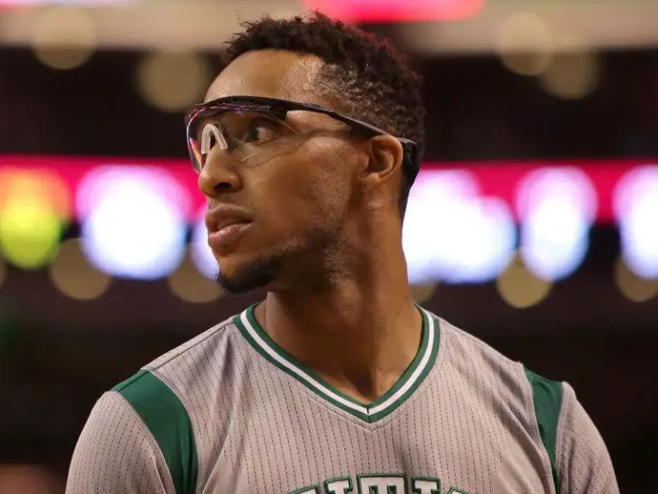 凯特人11号是谁（无人问津的榜眼，以麦迪为模板，最受欢迎的绿军11号）