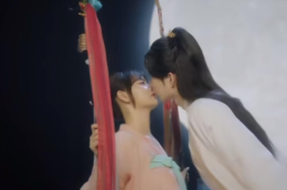 “圈内狂人”董思怡：当郭敬明面怼他发房卡，让毒嘴评委哑口无言