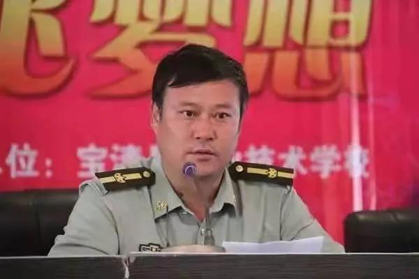 他把国防军训工作调理得有声有色
